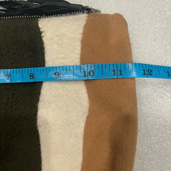 Jasper & Jeera Anthropologie Gijou Stripped Pattern Hand Zip Clutch - Picture 6 of 6